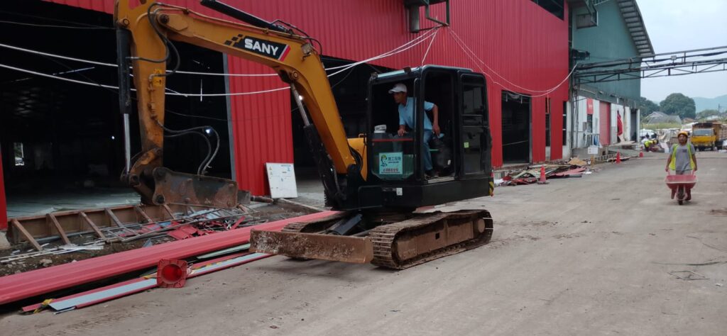 Sewa Excavator PC75 Breaker 100 Jam untuk Proyek Pembongkaran – Studi Kasus Nyata