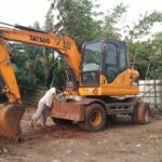 Excavator roda mini untuk pekerjaan drainase lingkungan dan saluran air