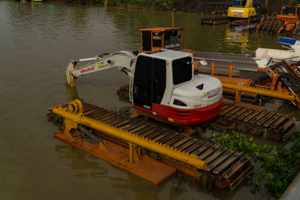Excavator Amphibi PC75 Siap Kerja untuk Area Rawa, Lumpur & Sungai